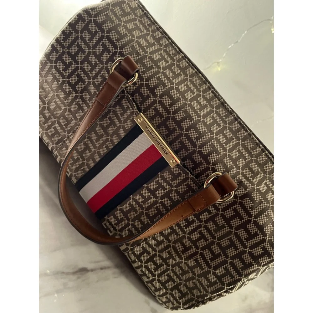 🚨 TOMMY HILFIGER Women’s Brown Small Handbag Excellent Condition - Picture 3 of 8